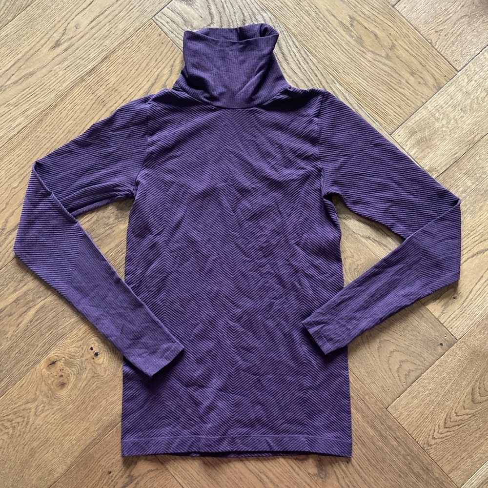 NWOT - Athleta Women’s Ribbed Turtleneck Top